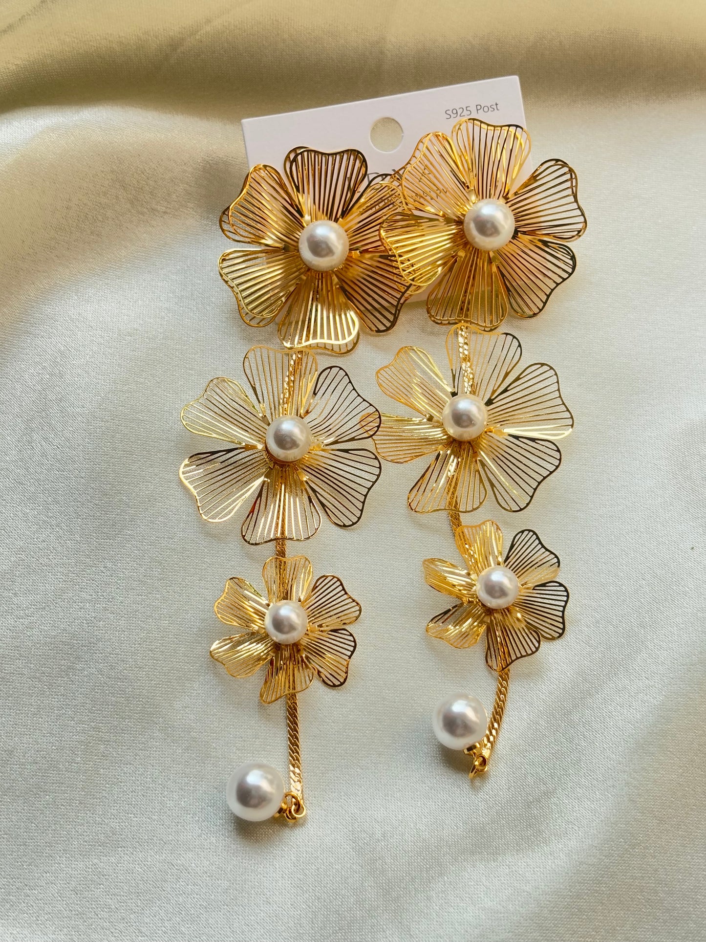 Flower hanging earring