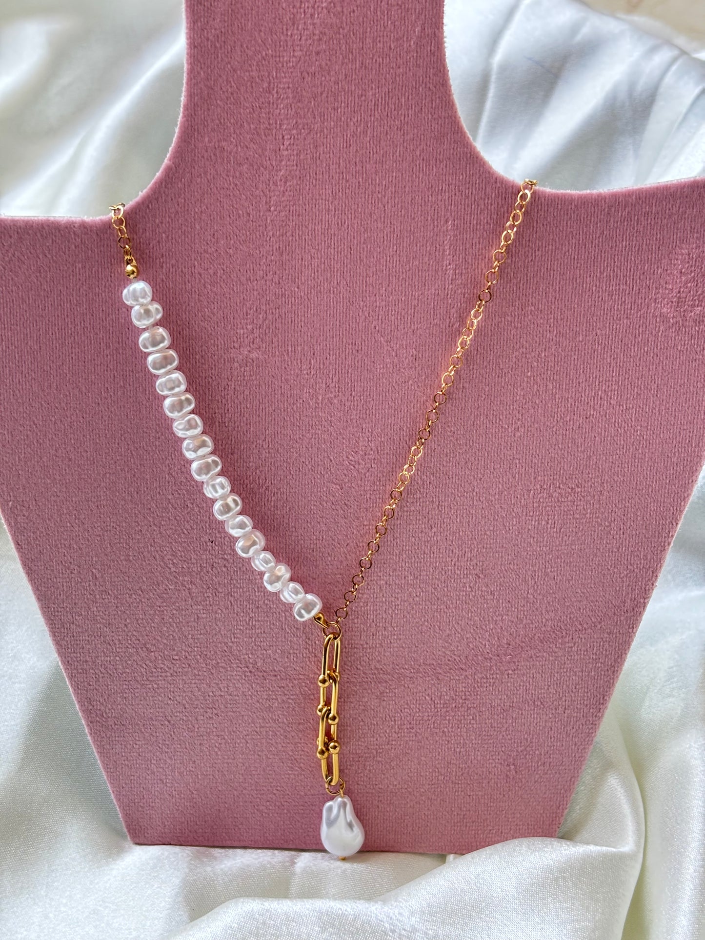 Semi pearl Necklace