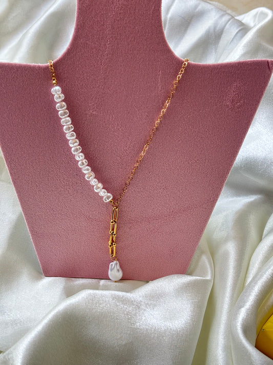 Semi pearl Necklace