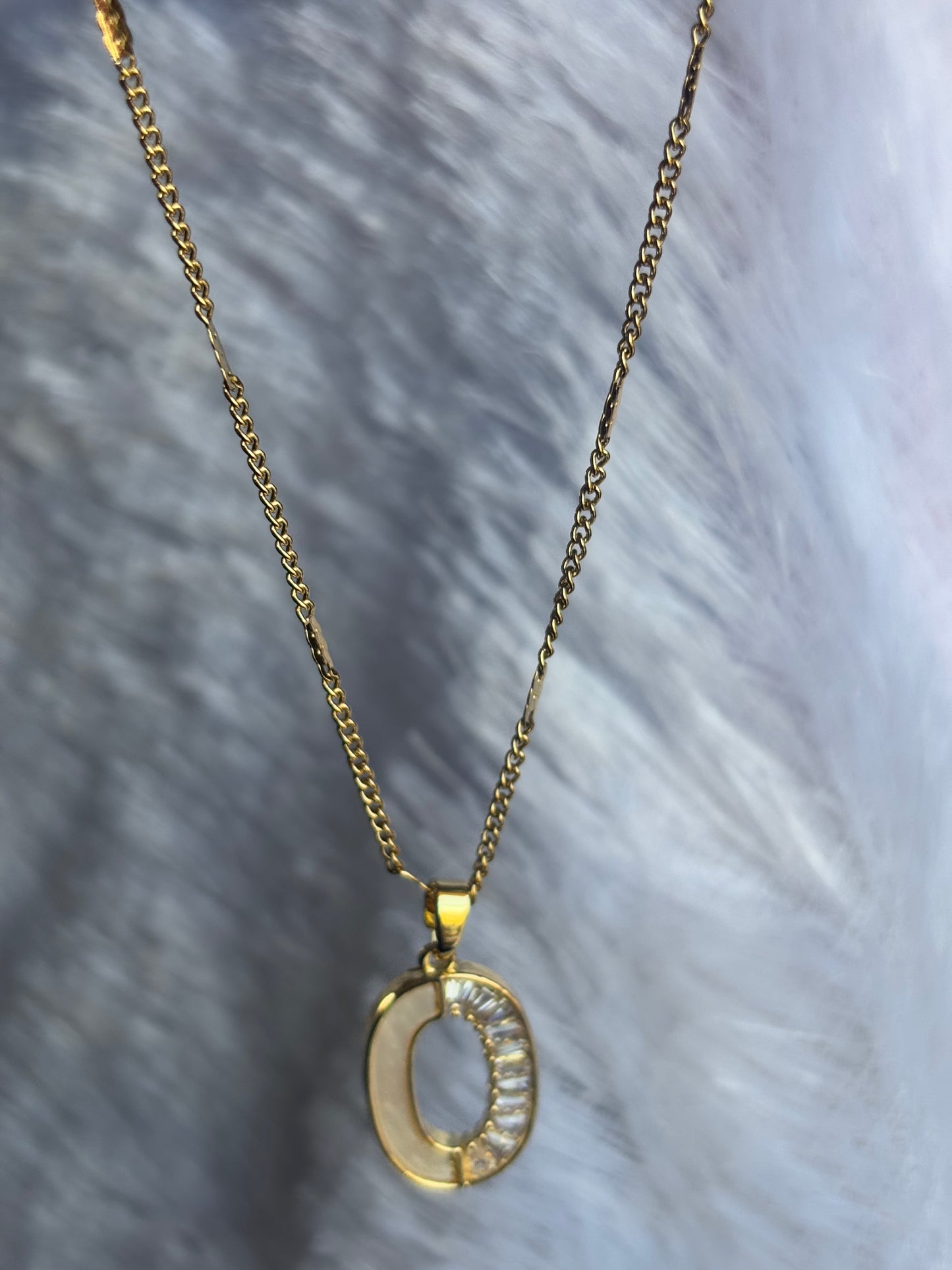 Oval Pendant with MOP